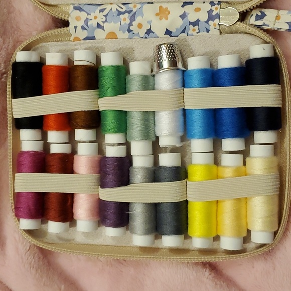 Floral sewing kit New - Picture 3 of 5